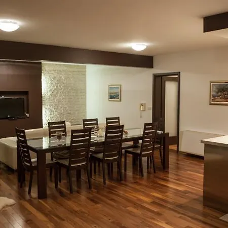 Palace 3br Apartment *