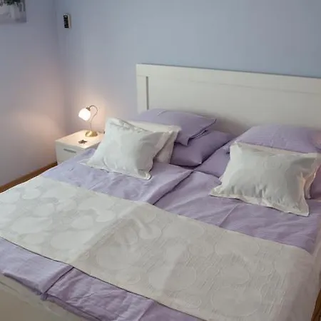 Palace 3br Apartment *