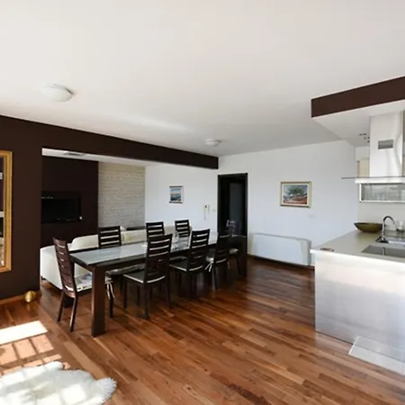 Palace 3br Apartment *