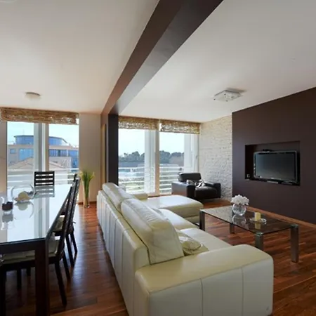 Palace 3br Apartment *